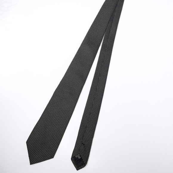 Excellent Giorgio Armani Tie 100% Silk, Made In Italy, Black and White Pattern - Picture 6 of 13
